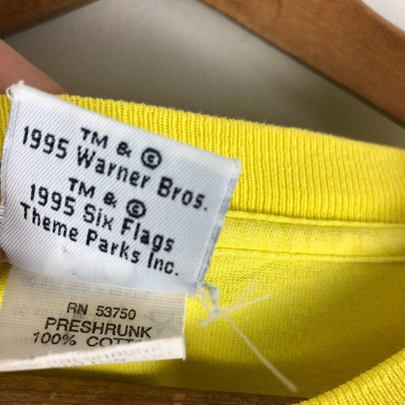 Vintage 1995 tweety bird XXL six flags t shirt 687 - Picture 7 of 12